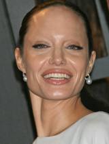 Wow- do you recognize Angelina Jolie without her eyebrows?