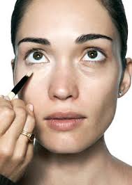 When under eye circles are properly concealed, the effect can enhance natural beauty. Check out the difference between her left and right eye, and even more- the difference between how great she looks compared to Eva!